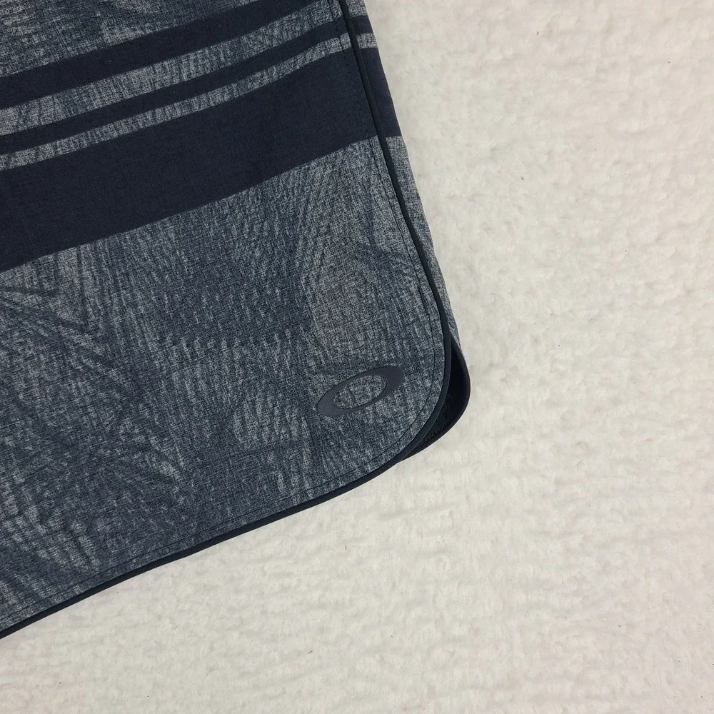 Oakley Board Shorts Men 31 Blue Striped Tailored Fit 10